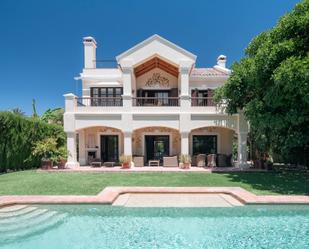 Vista exterior de Casa o xalet de lloguer en Marbella amb Jardí privat, Traster i Piscina