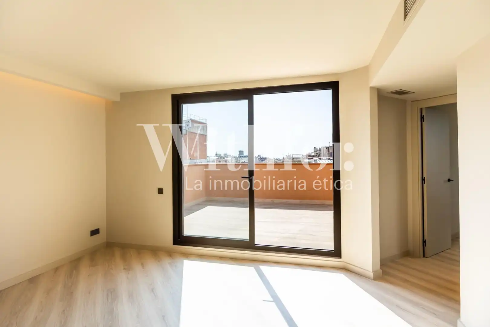 Habitación de Ático en venta en Barcelona con Calefacción, Terraza y Balcón