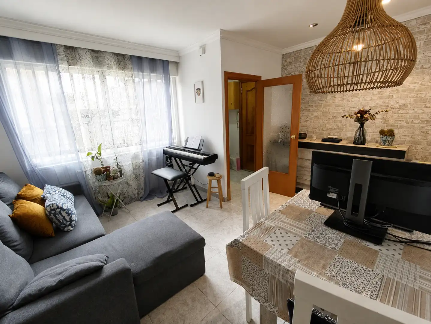 Sala de estar de Piso en venta en Girona con Calefacción, Amueblado y Horno