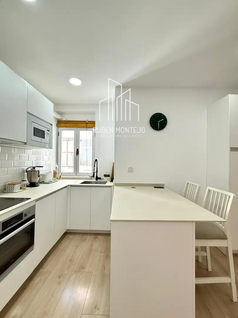 Kitchen of Flat for rent in Salamanca  with Heating, Terrace and Furnished