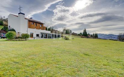 Vista exterior de Casa o xalet en venda en Oiartzun amb Aire condicionat, Calefacció i Jardí privat