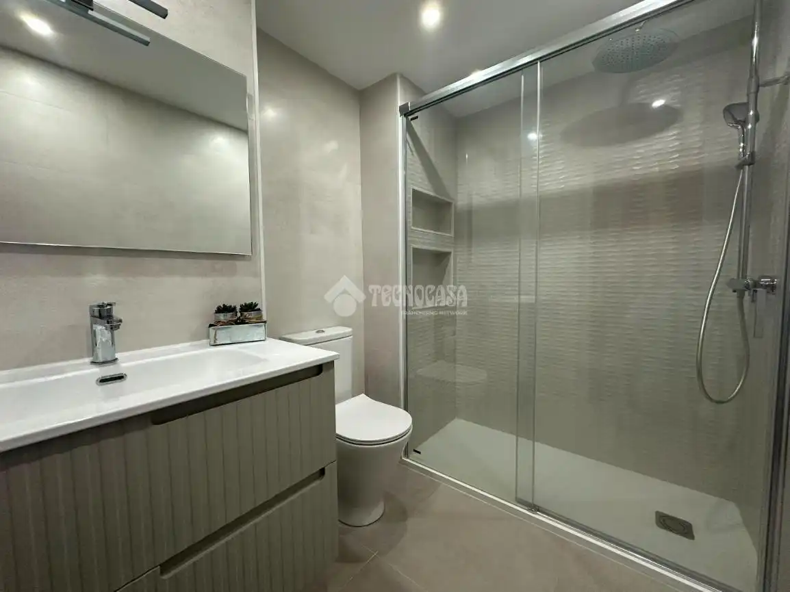 Bathroom of Flat for rent in Santander  with Heating