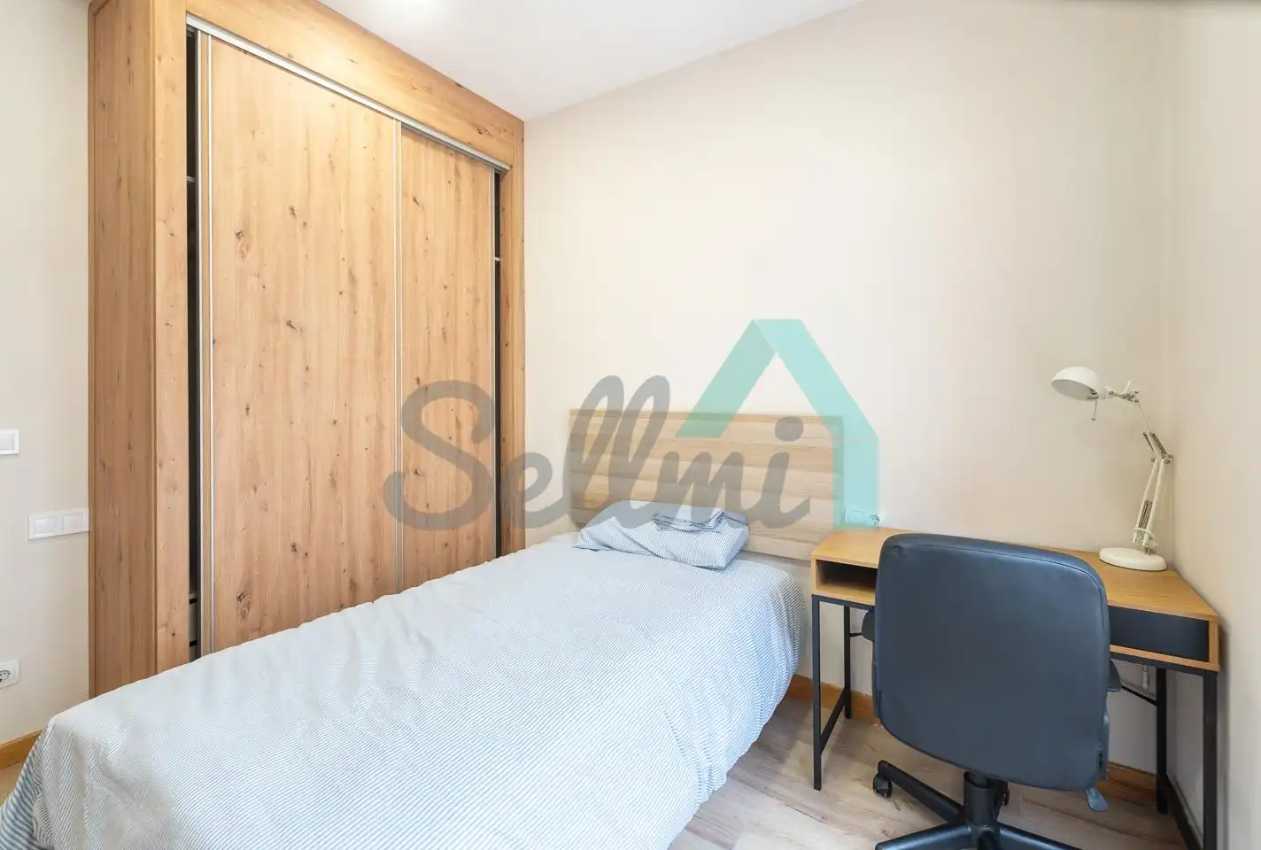 Habitación de Piso de alquiler en Oviedo  con Calefacción, Terraza y Amueblado