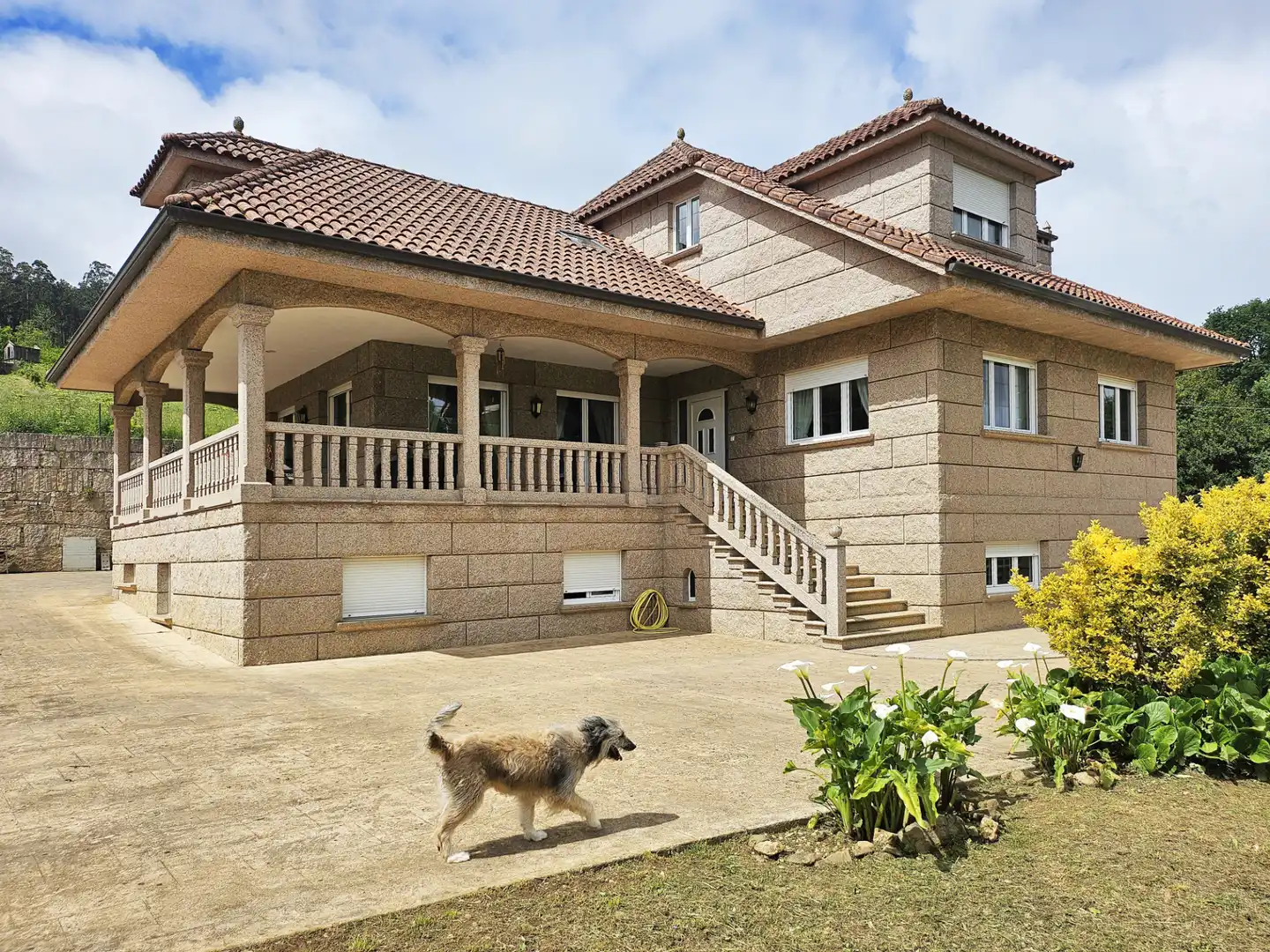 Vista exterior de Casa o xalet en venda en Coristanco amb Calefacció, Jardí privat i Parquet