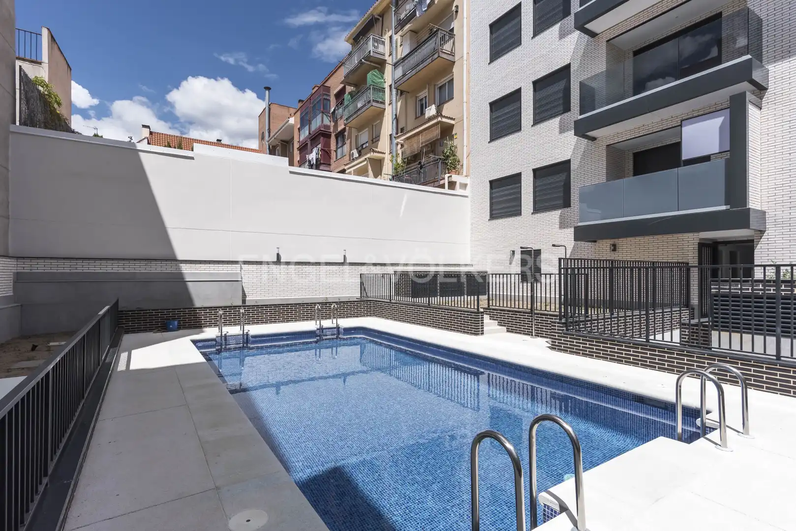 Piscina de Pis de lloguer en Madrid amb Aire condicionat, Calefacció i Terrassa