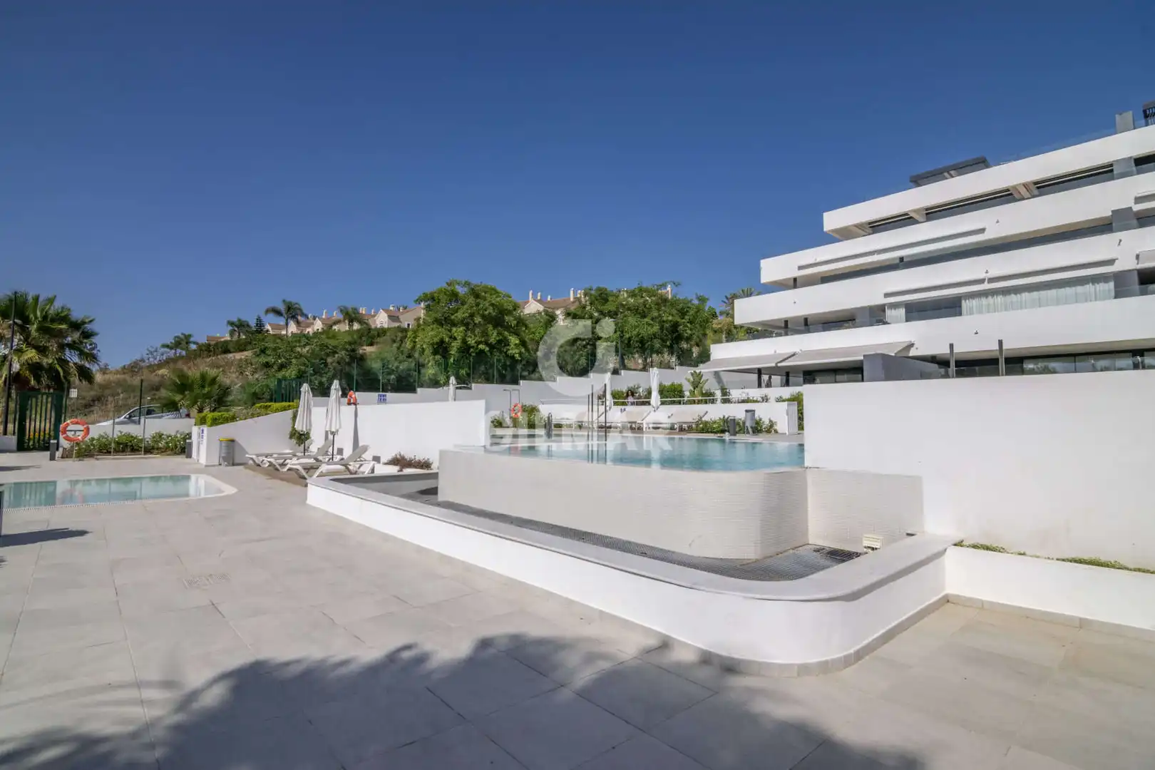 Vista exterior de Apartament en venda en Estepona amb Calefacció, Traster i Piscina
