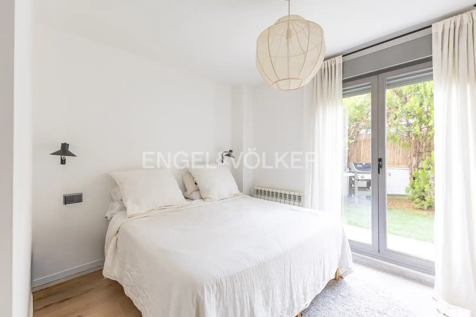 Bedroom of Ground floor for rent in Madrid  with Air Conditioner, Heating and Private garden
