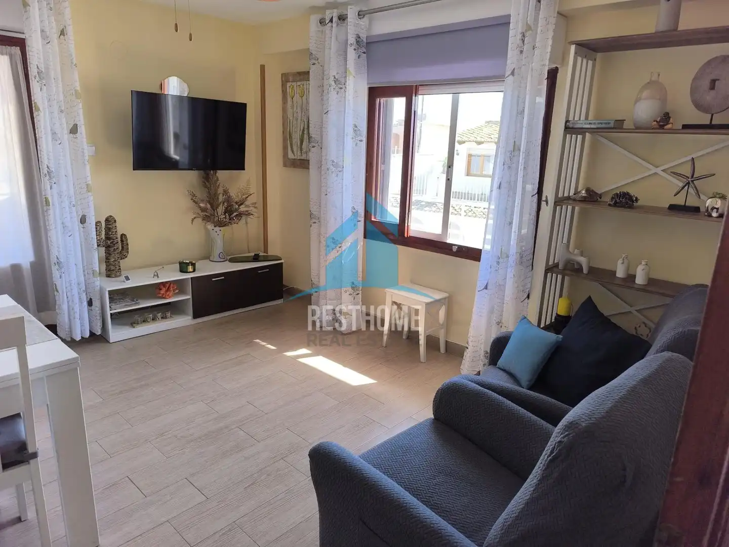 Sala de estar de Piso en venta en Tavernes de la Valldigna con Amueblado y Balcón