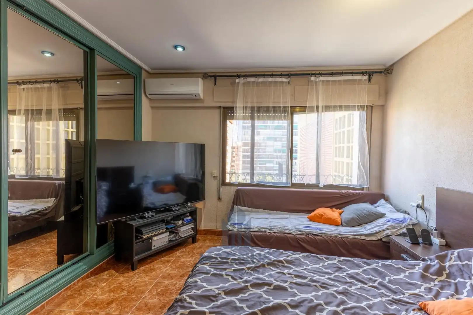 Schlafzimmer von Wohnung zum Verkauf in Valencia mit Klimaanlage und Balkon