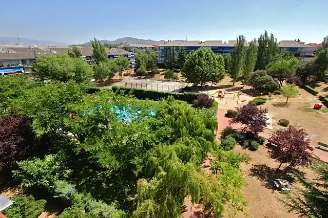 Vista exterior de Piso de alquiler en Collado Villalba con Calefacción, Terraza y Piscina comunitaria