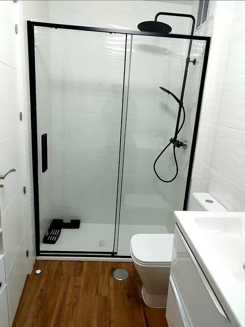 Room in Calle de las Milicias, 4, Santo Tomás