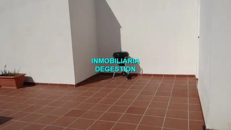Parkplatz von Dachboden zum Verkauf in Linares mit Klimaanlage, Heizung und Privatgarten