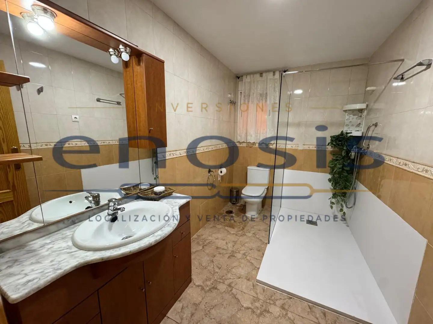 Badezimmer von Erdgeschoss zum Verkauf in Torre-Pacheco mit Klimaanlage, Ofen und Waschmaschine