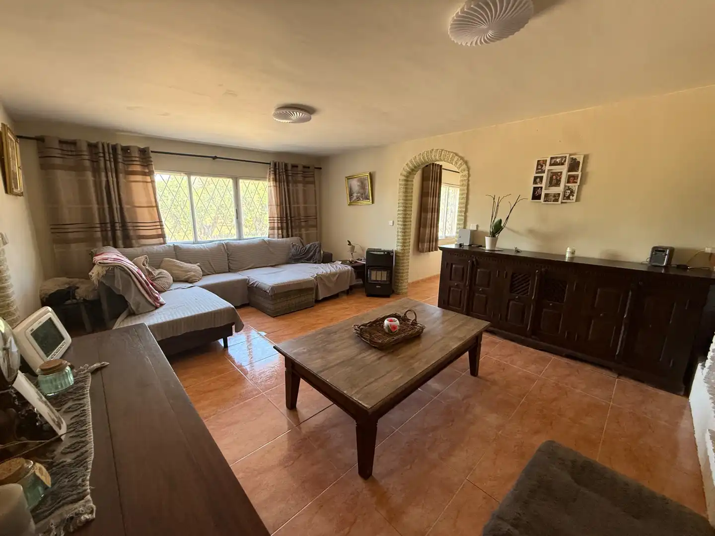 Sala de estar de Casa o chalet en venta en Alcover con Parquet, Terraza y Piscina