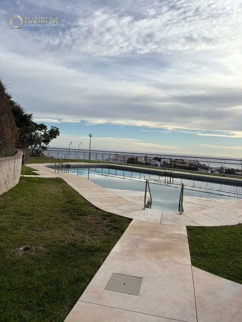 Piscina de Pis en venda en Rincón de la Victoria amb Terrassa, Piscina i Piscina comunitària