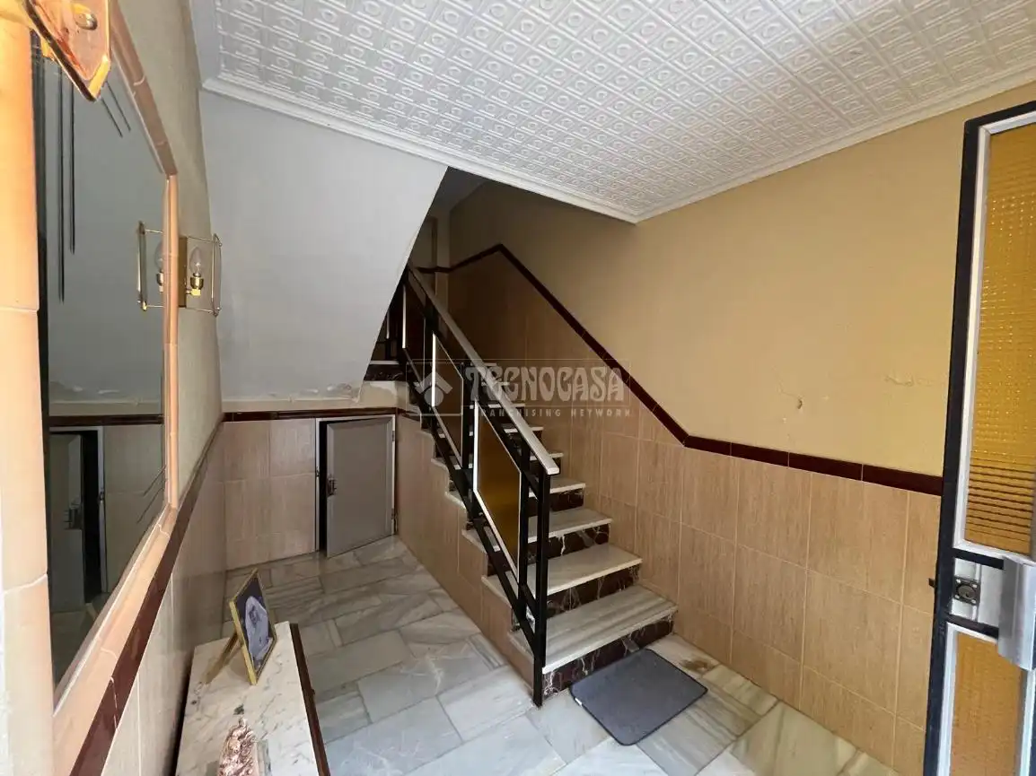 Casa adosada en venta en Linares con Aire acondicionado, Terraza y Balcón