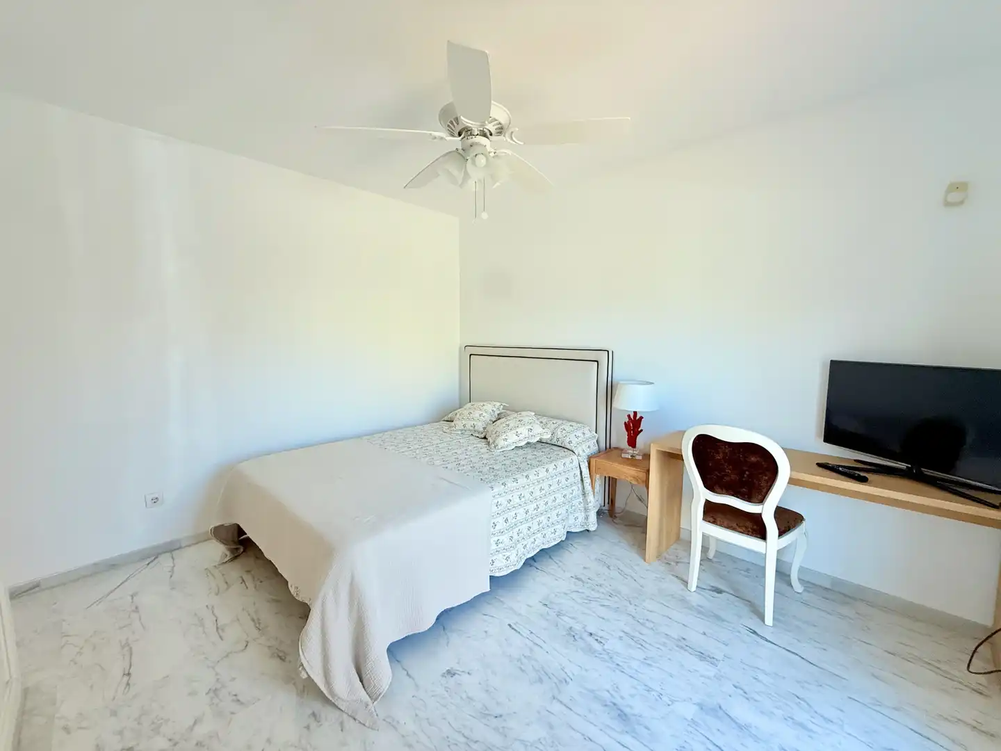 Schlafzimmer von Maisonette zur Miete in Marbella mit Heizung, Abstellraum und Schwimmbad