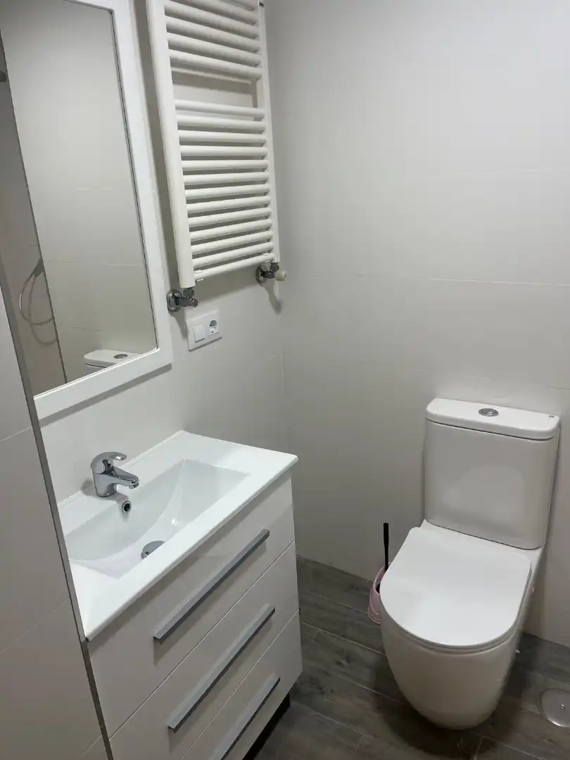 Bathroom of Flat for rent in Santiago de Compostela   with Furnished