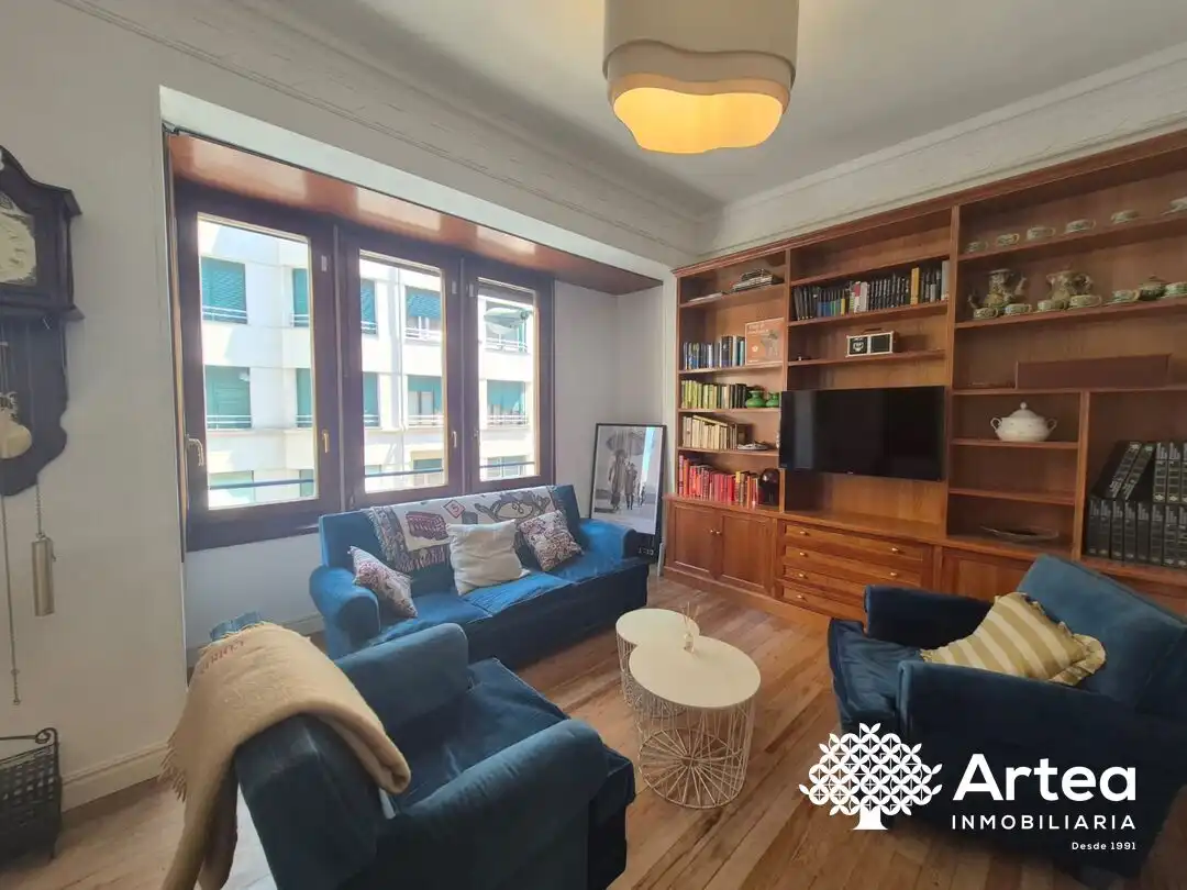 Living room of Flat for rent in Bilbao   with Heating, Oven and Washing machine