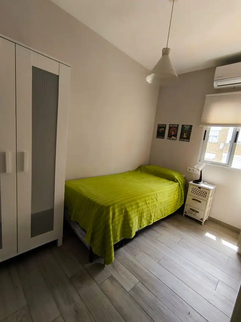 Habitación de Piso de alquiler en Sevilla con Aire acondicionado, Calefacción y Amueblado