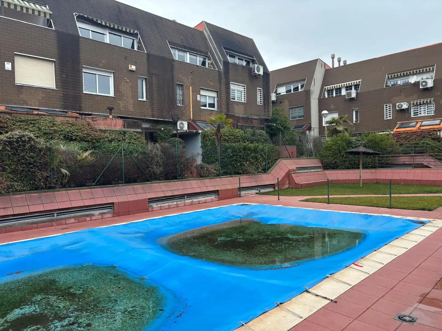 Piscina de Casa adosada en venda en Pozuelo de Alarcón