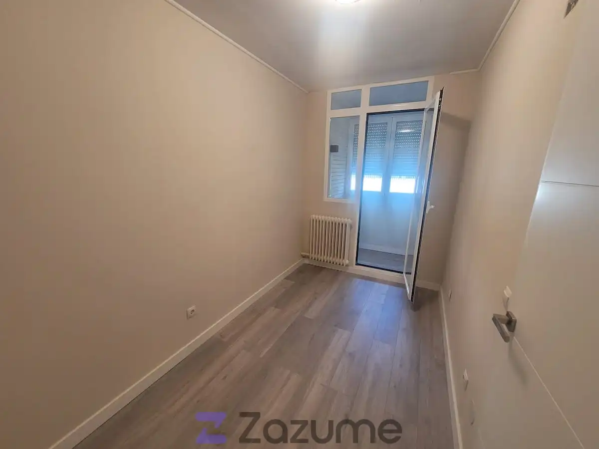 Bedroom of Flat for rent in Valladolid  with Heating, Parquet flooring and Terrace