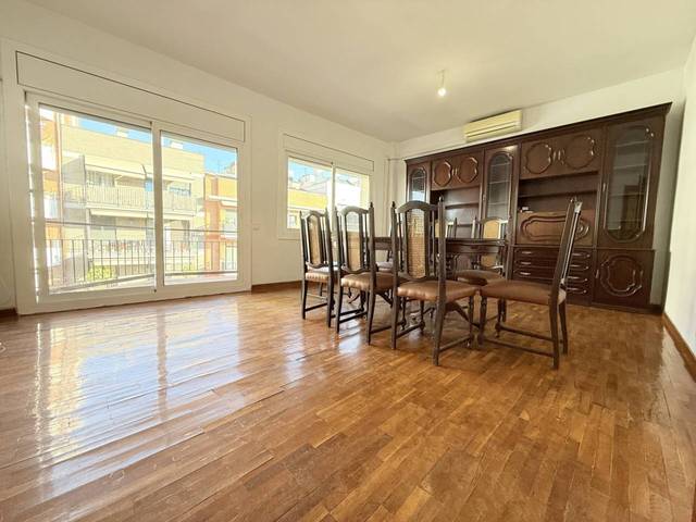 Piso en Venta en Avenida Mare de Déu de Montserrat en El Baix Guinardó