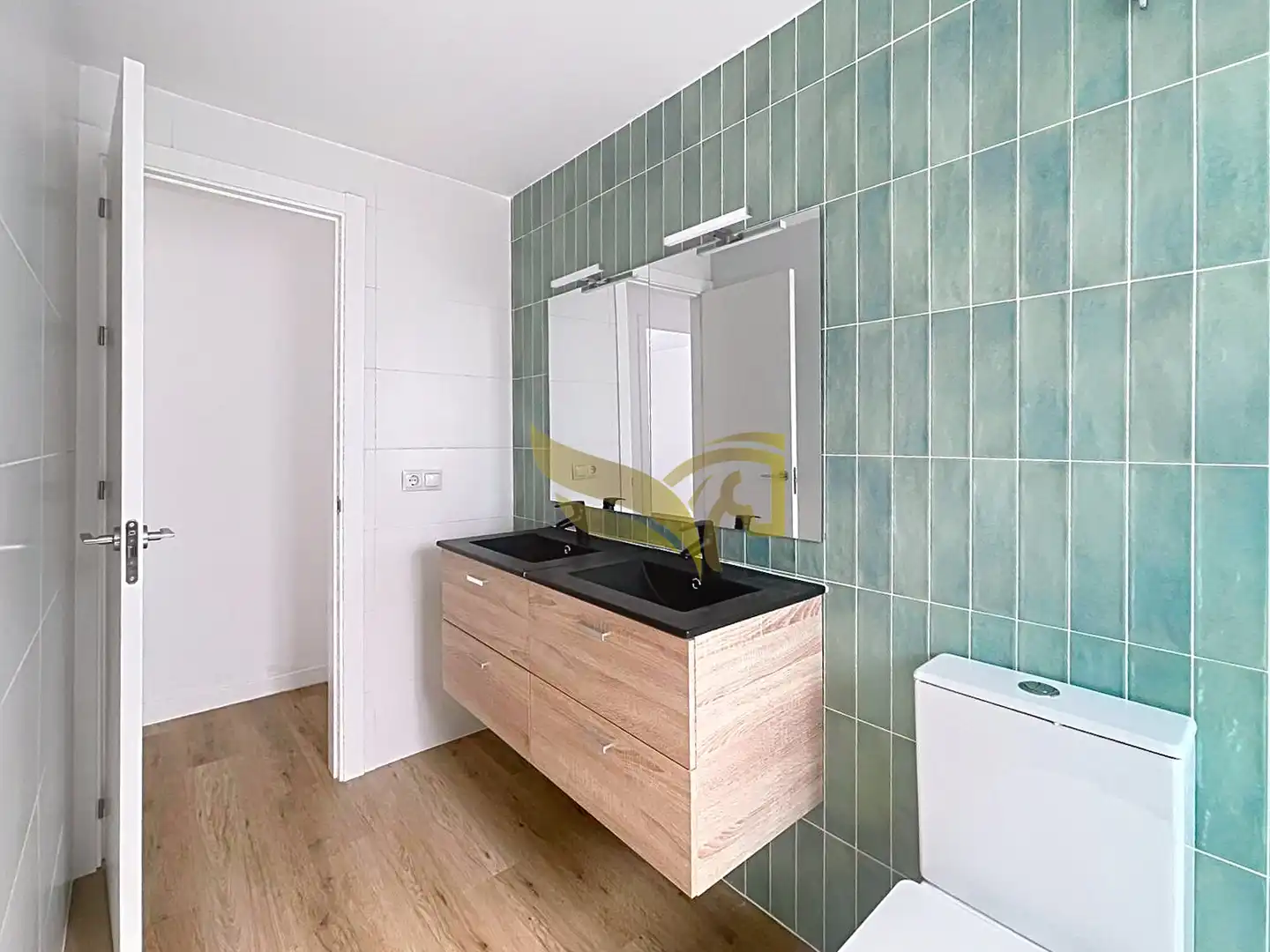 Bathroom of Attic for sale in Sevilla  with Air Conditioner, Heating and Terrace