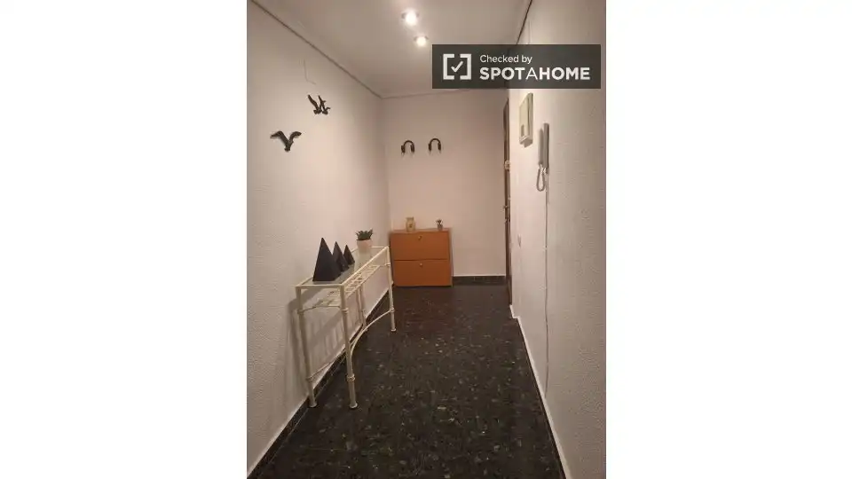 Flat for rent in Moncada  with Air Conditioner, Heating and Furnished