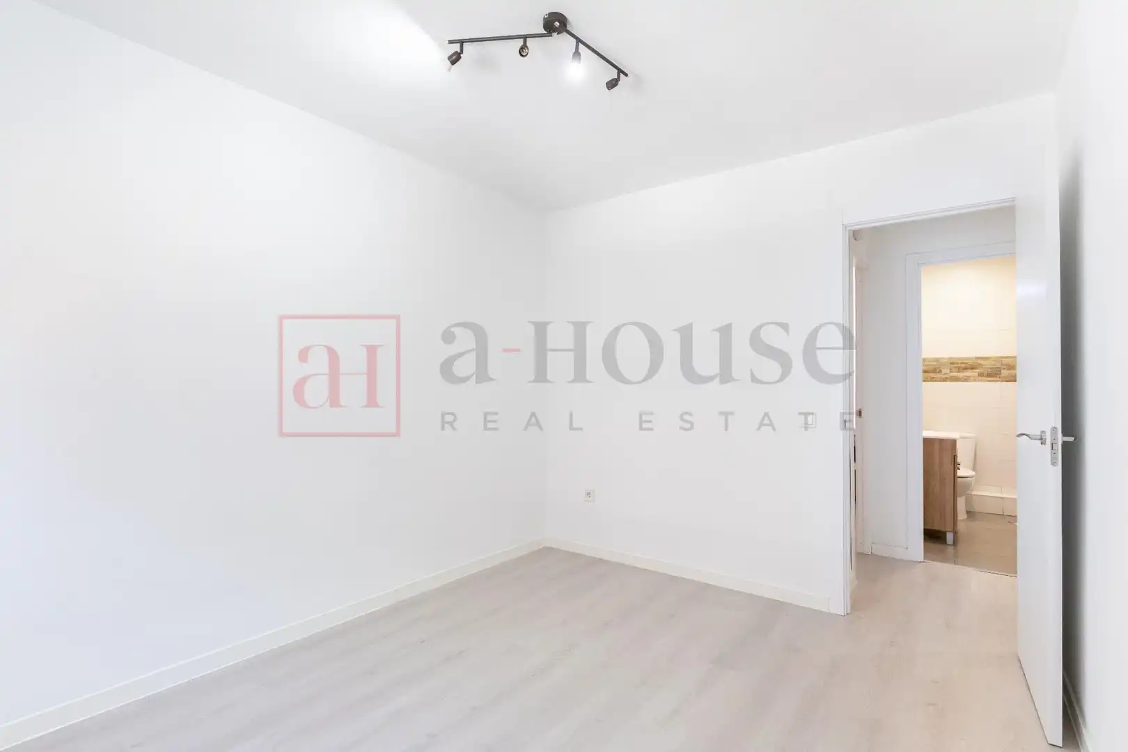 Habitación de Piso en venta en Madrid con Calefacción y Parquet