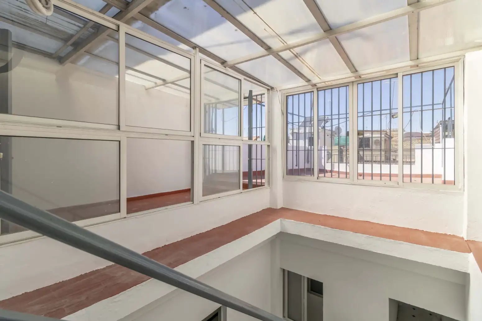 Vista exterior de Casa adosada en venda en Sevilla amb Terrassa i Balcó