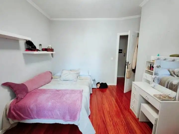 Schlafzimmer von Wohnung zum Verkauf in Vigo  mit Heizung, Möbliert und Balkon