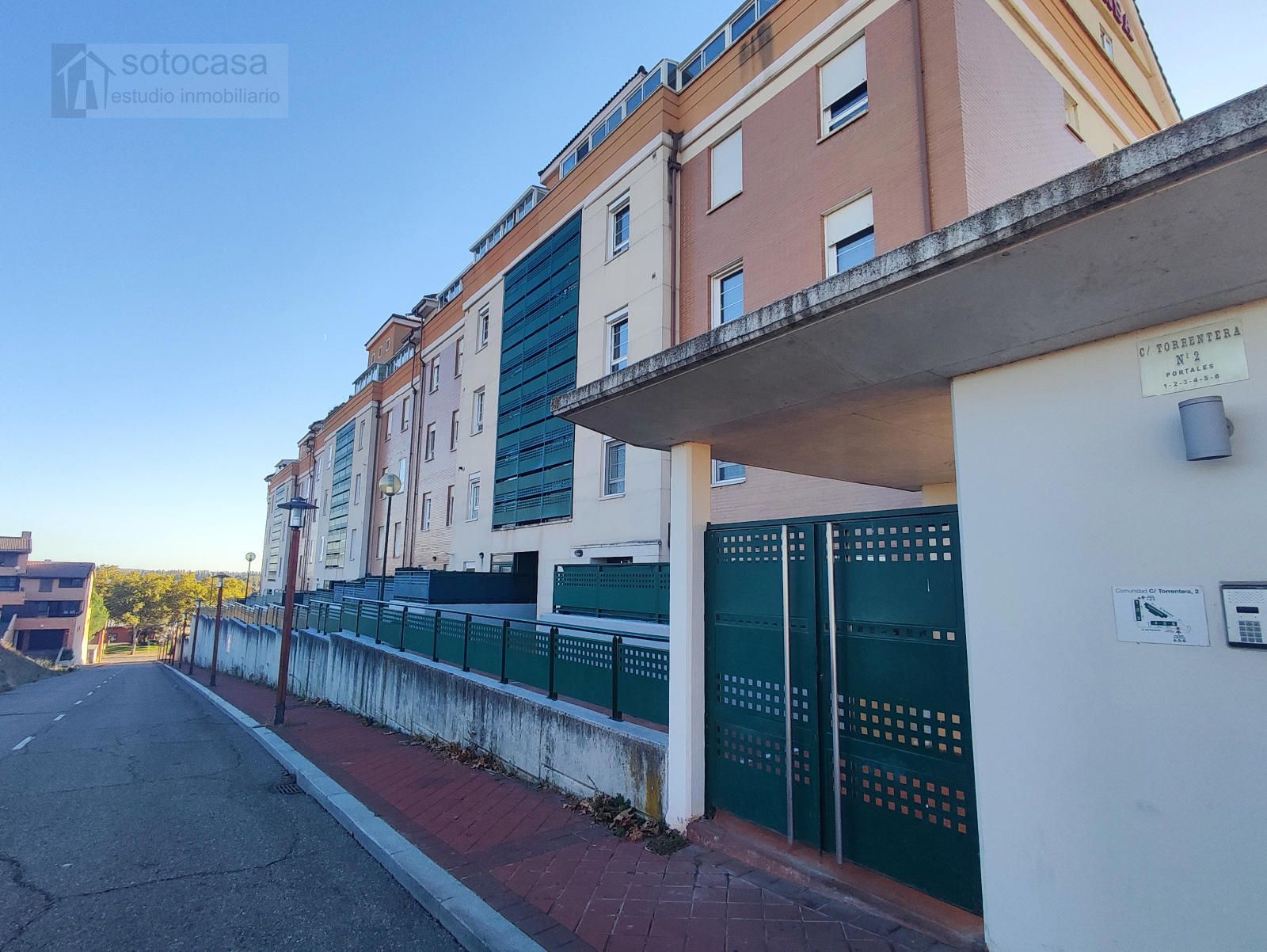 Vista exterior de Pis en venda en Arroyo de la Encomienda amb Calefacció, Terrassa i Traster