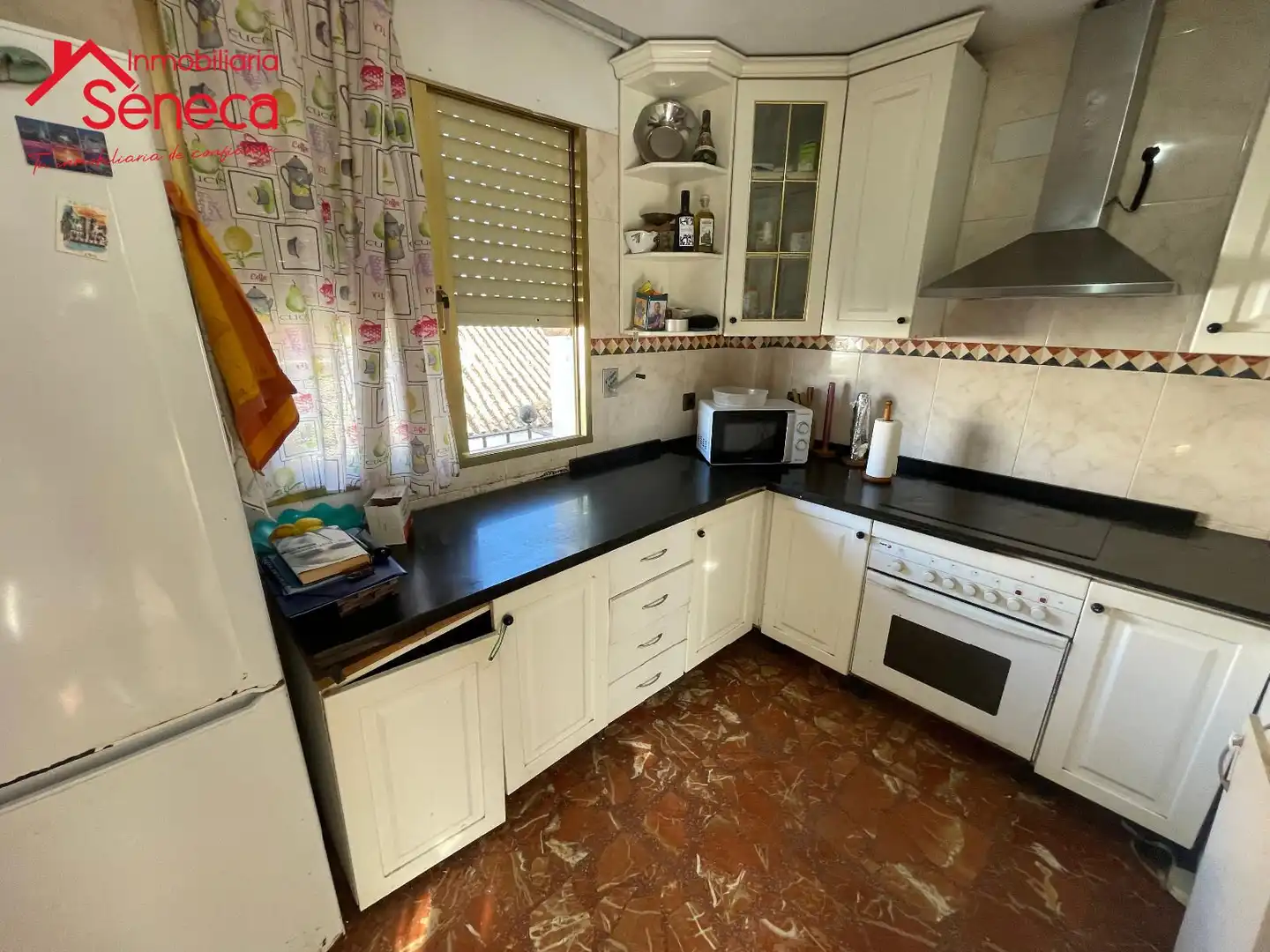 Cuina de Casa adosada en venda en Córdoba amb Aire condicionat, Calefacció i Terrassa