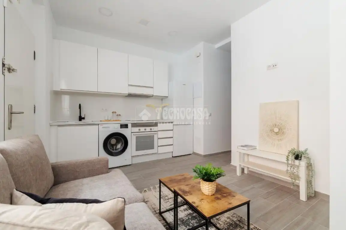 Habitación de Local en venta en Madrid