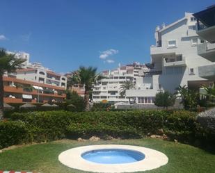 Vista exterior de Apartament de lloguer en Benalmádena amb Aire condicionat, Terrassa i Piscina