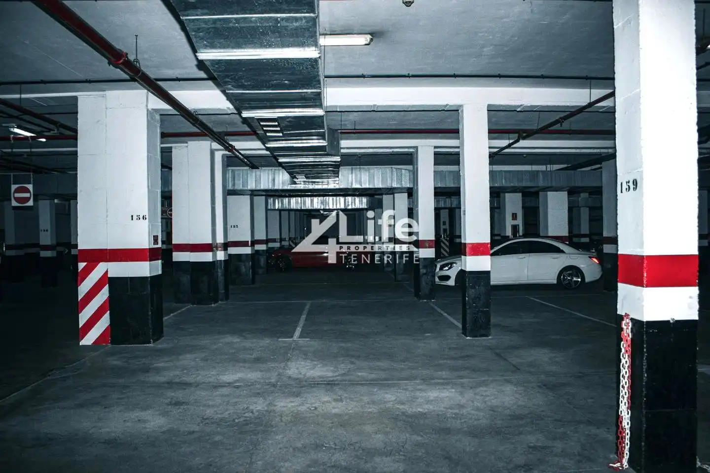 Parkplatz von Garage zum Verkauf in Adeje
