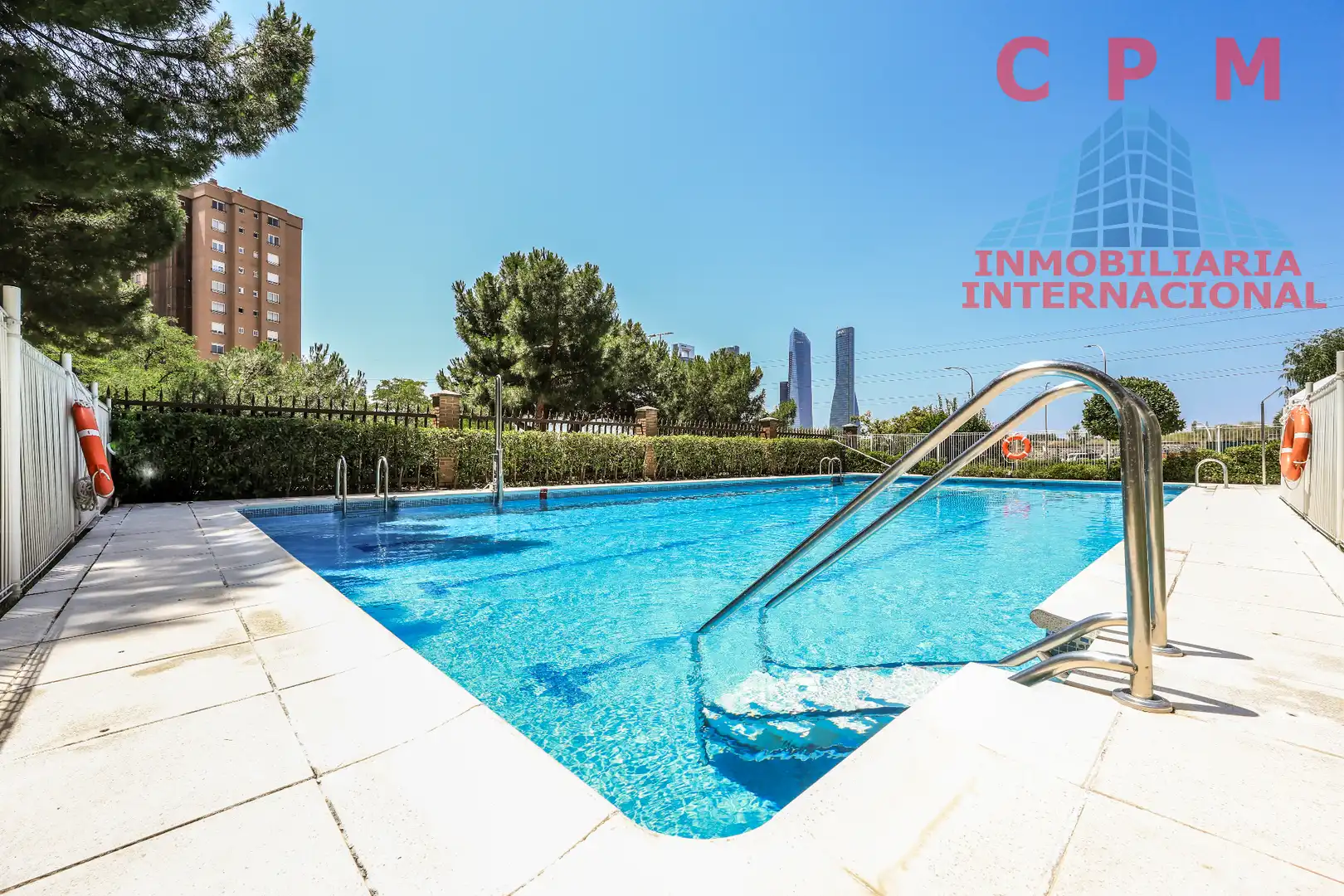 Swimming pool of Flat for rent in Madrid  with Air Conditioner, Heating and Parquet flooring