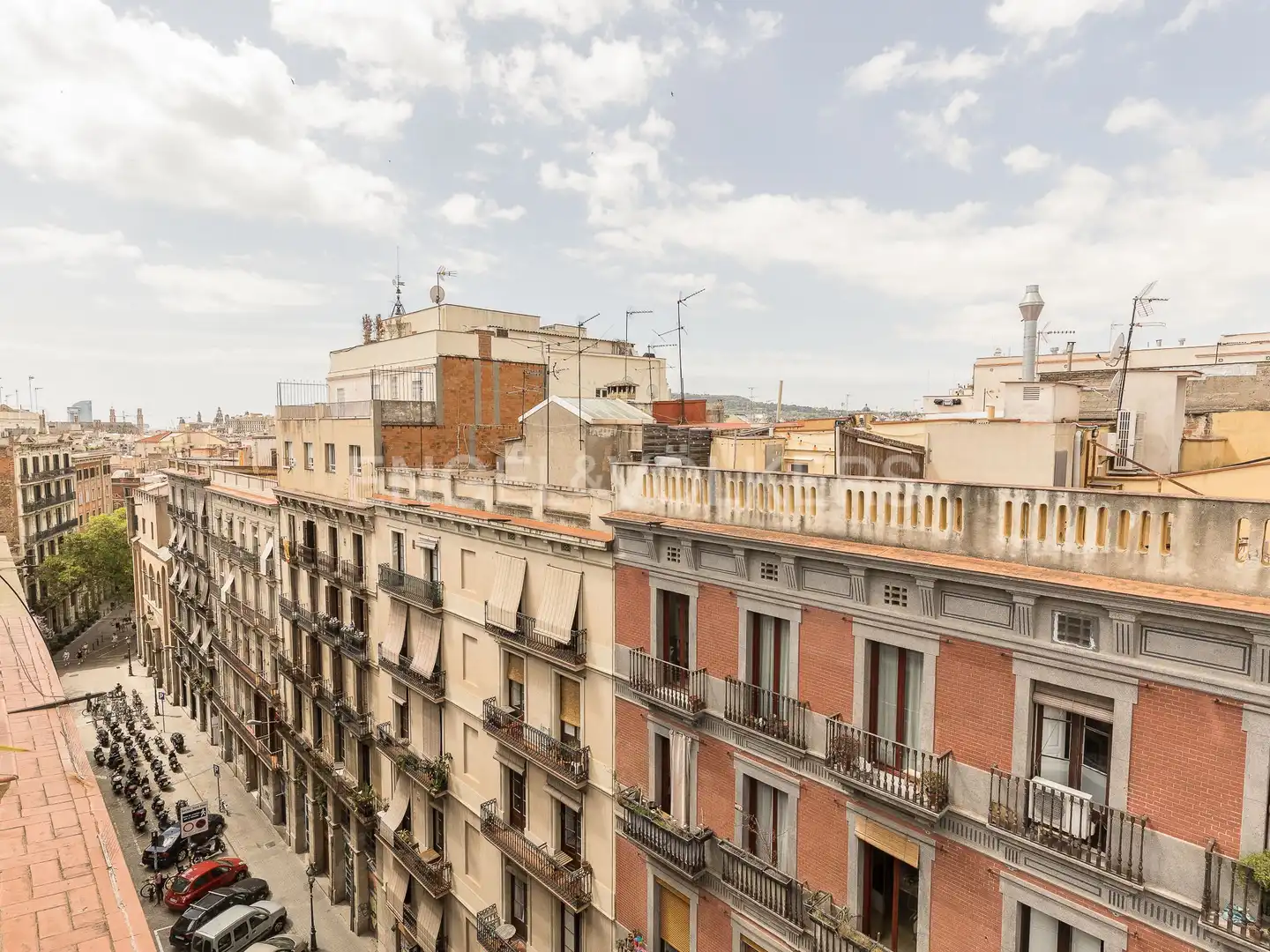 Außenansicht von Dachboden zur Miete in Barcelona mit Klimaanlage, Heizung und Parkett