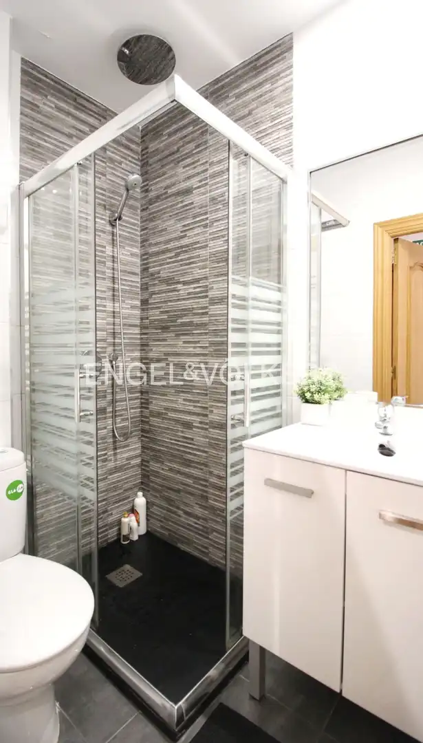 Baño de Apartamento de alquiler en Madrid con Aire acondicionado, Calefacción y Terraza
