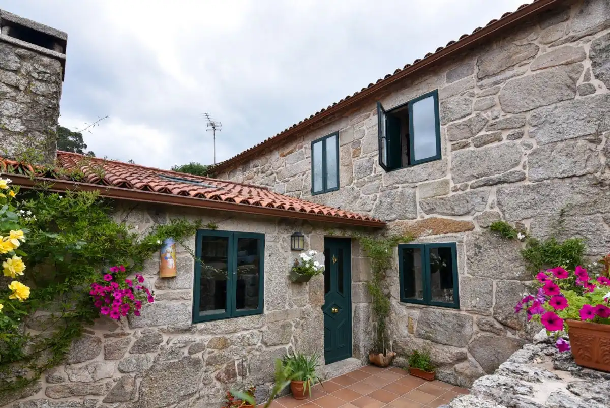 Vista exterior de Casa o xalet en venda en Mondariz amb Jardí privat, Terrassa i Traster