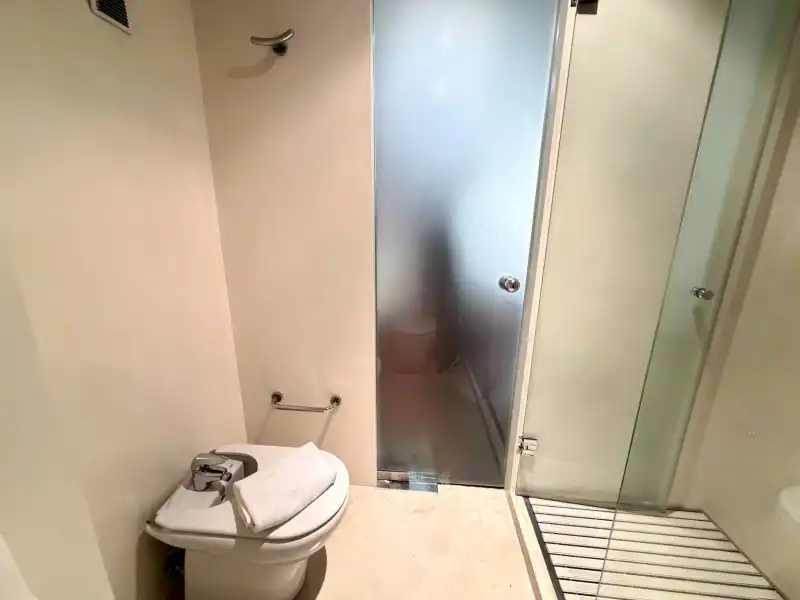 Bathroom of Apartments for rent in Madrid  with Air Conditioner, Private garden and Parquet flooring