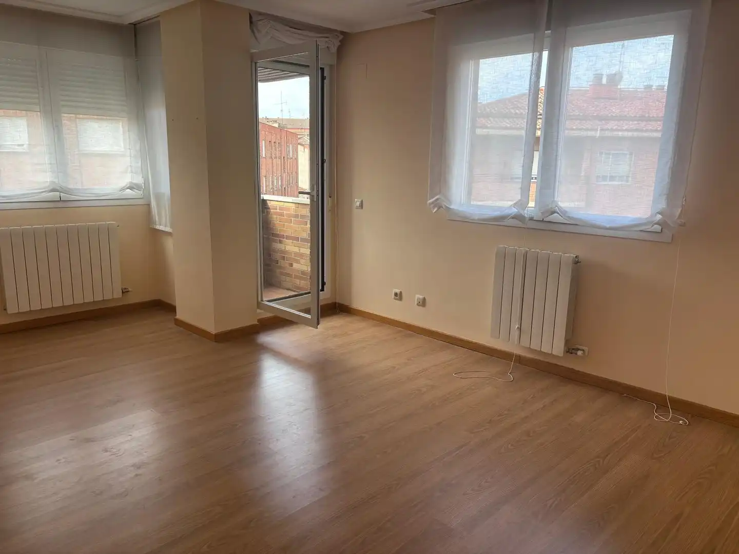 Habitación de Apartamento en venta en Calahorra con Calefacción, Parquet y Terraza