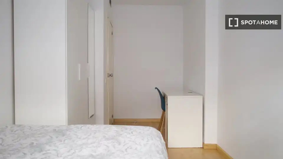 Bedroom of Flat for share in Barcelona  with Air Conditioner, Terrace and Furnished