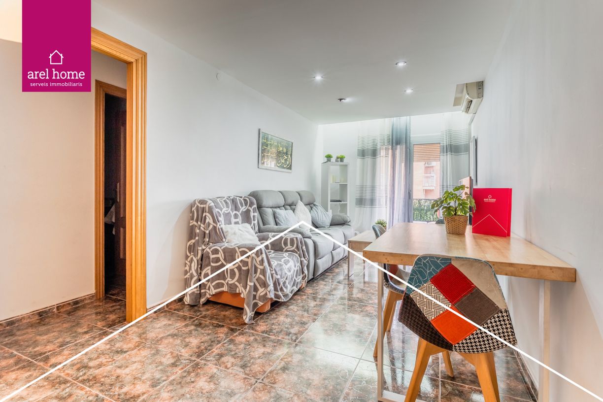 Living room of Flat for sale in Santa Coloma de Gramenet  with Air Conditioner, Heating and Balcony