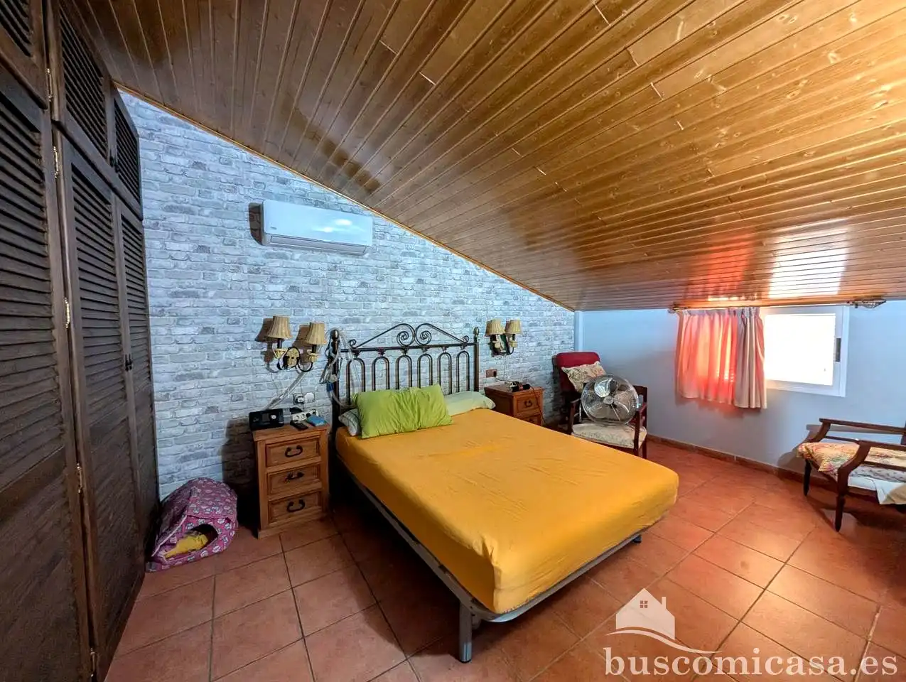 Dormitori de Finca rústica en venda en Linares amb Aire condicionat, Jardí privat i Traster