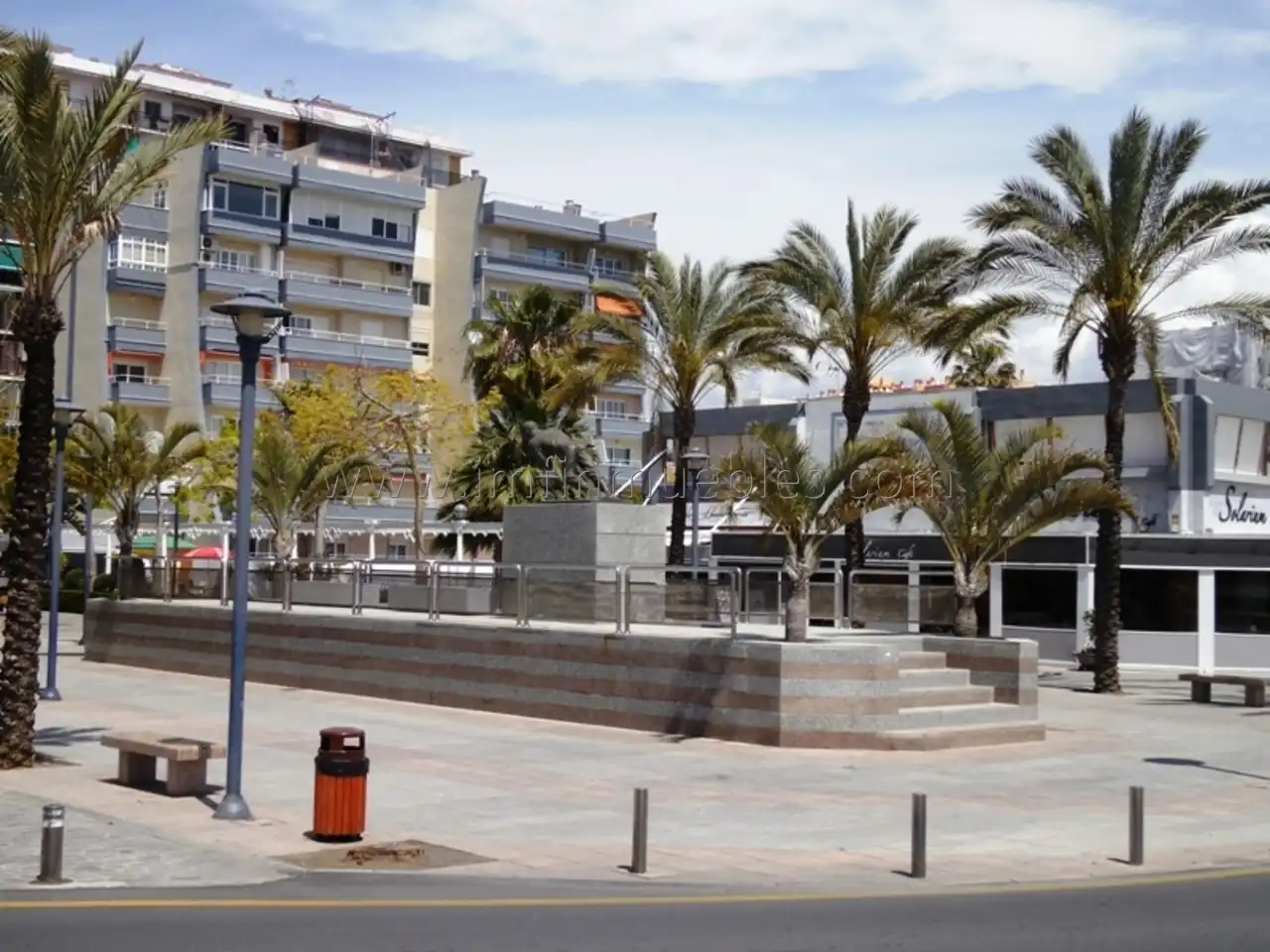 Vista exterior de Pis en venda en Vélez-Málaga amb Aire condicionat, Terrassa i Moblat