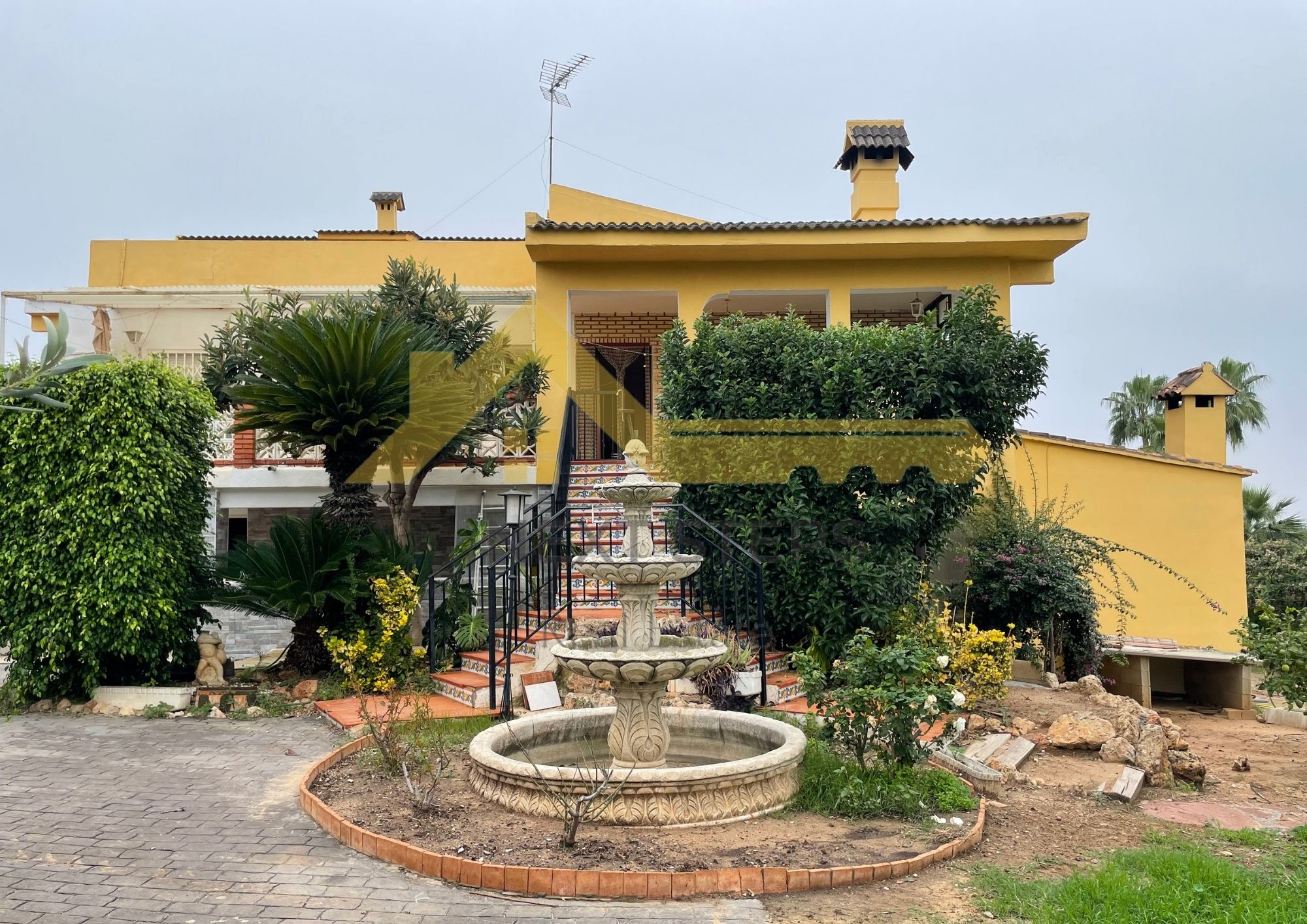 Vista exterior de Casa o xalet en venda en Alberic amb Aire condicionat, Calefacció i Jardí privat