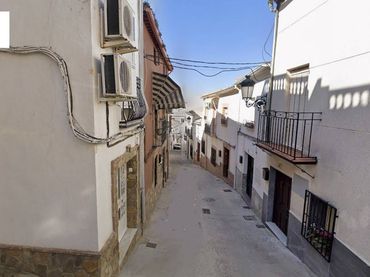 Casa amb balcó en venda a Calle CARBONEROS