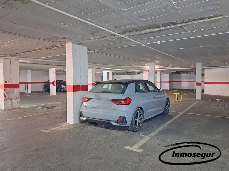 Parking de Piso en venta en Salou con Terraza, Amueblado y Piscina comunitaria